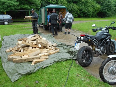 Holz fürs Lagerfeuer