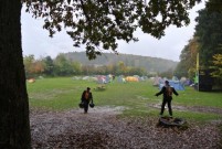 Zelt im Regen abbauen macht nicht wirklich Spaß.